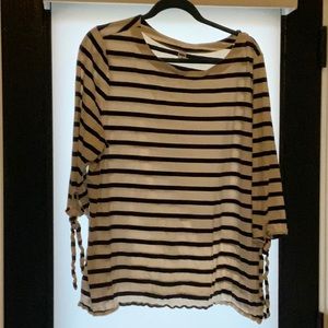 Old Navy 3/4 sleeve white and black stripe blouse